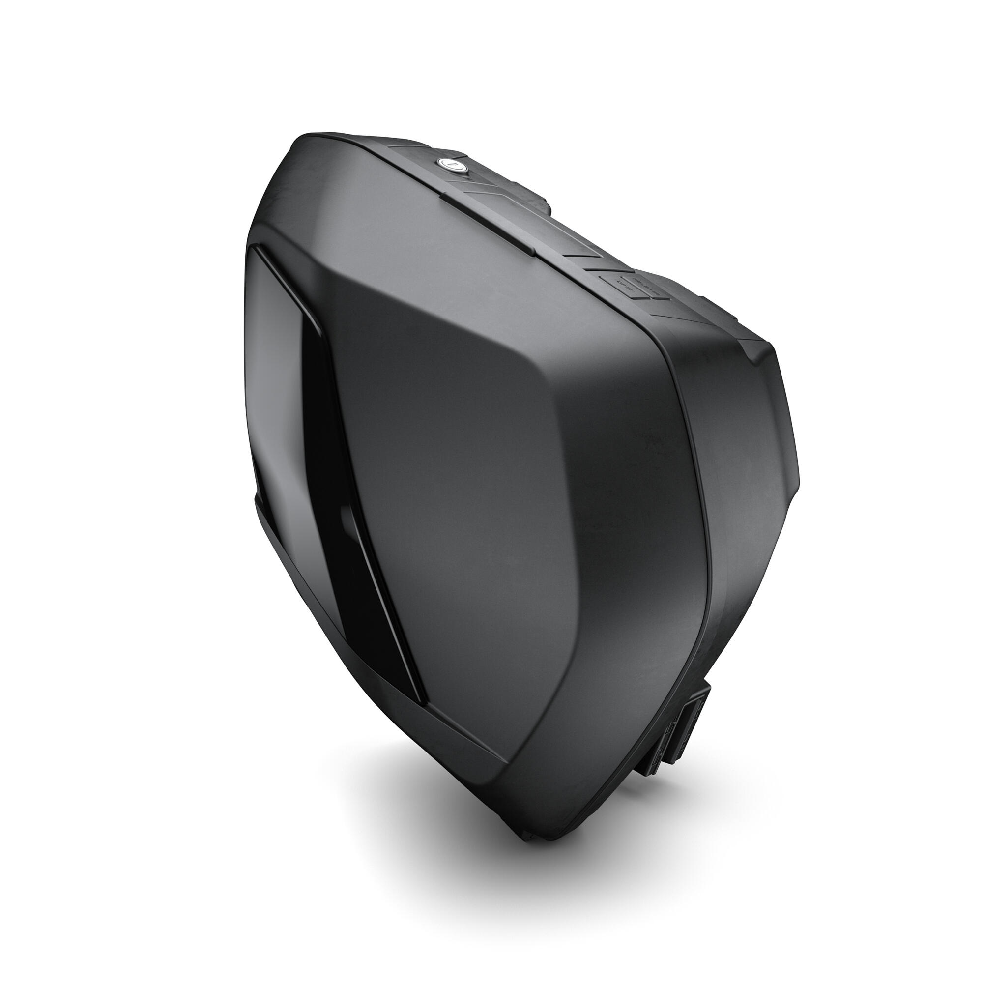 Rechtsseitiger Koffer mit 30 l Fassungsvermögen, unterstützt durch schlüsselloses System