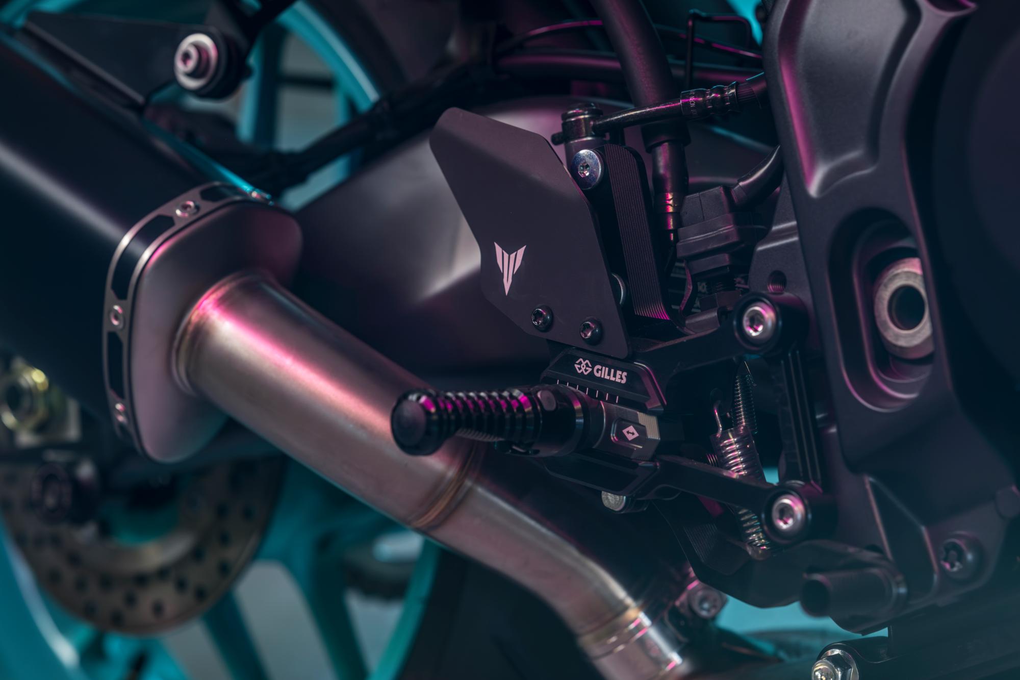 Satz hinterer Fußrasten MT-09