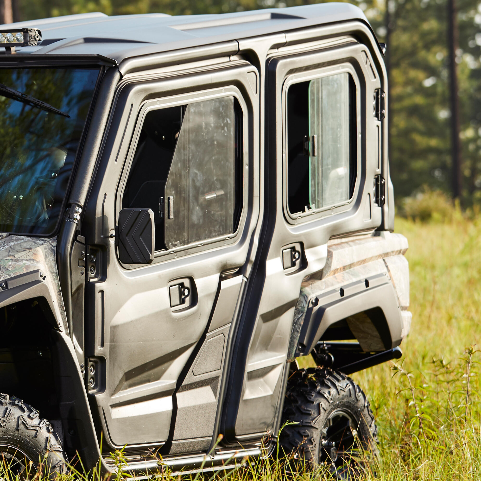 Hinteres Glasfenster im Hard Cab Gehäusesystem